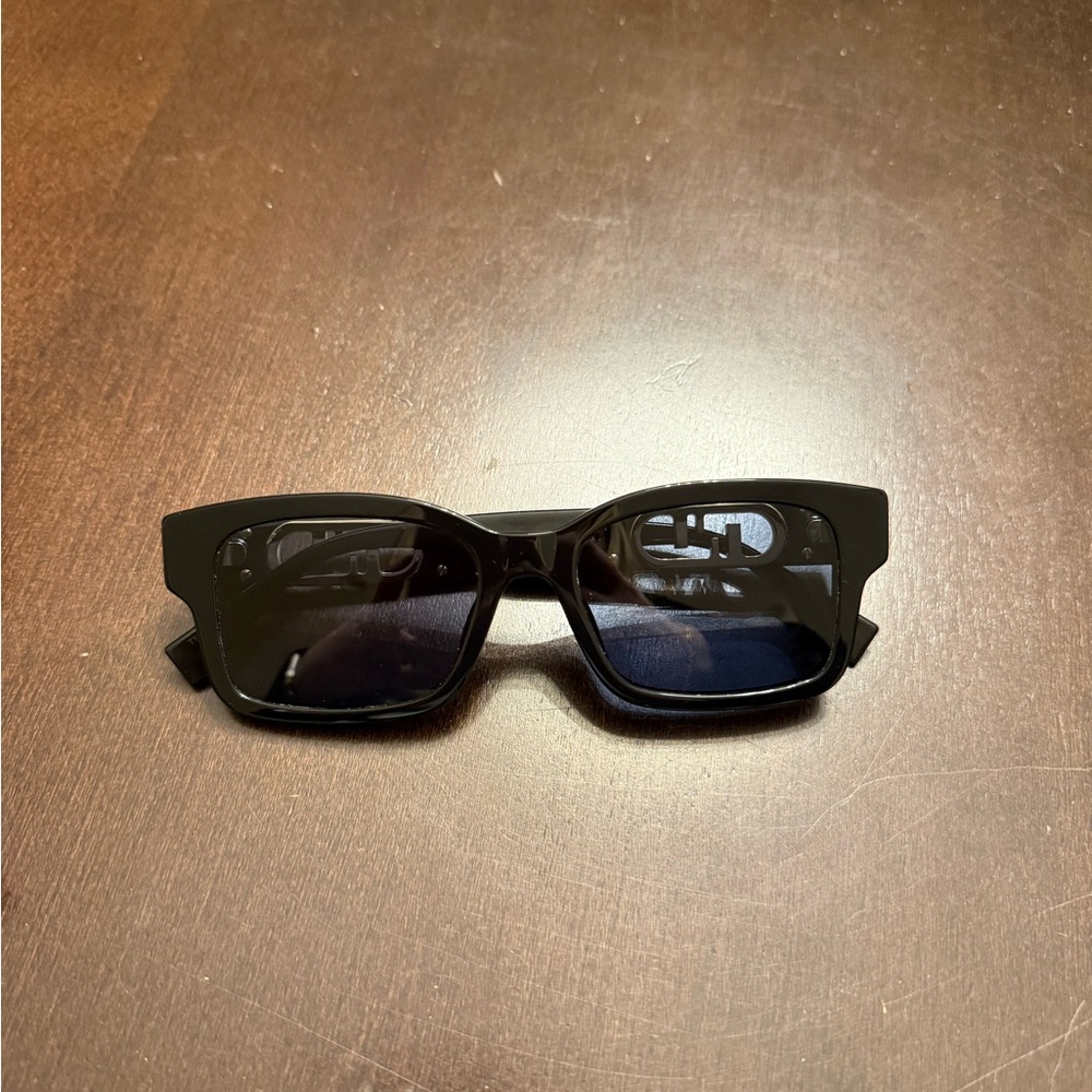 Fendi FE40050i Sunglasses